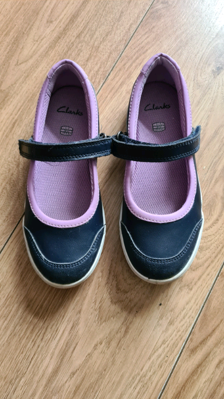 clarks navy girls shoes